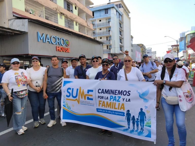 Personal del SUME participa en caminata por el Mes de la Familia